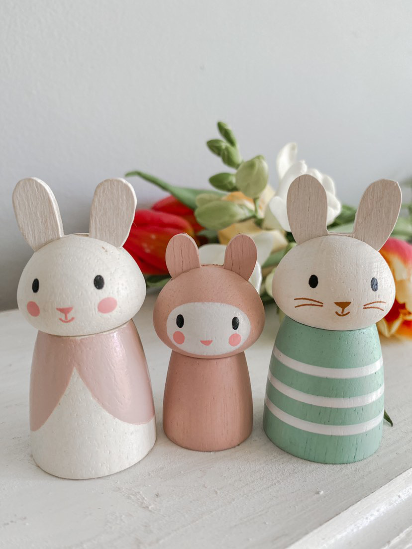 wooden bunnies with flowers