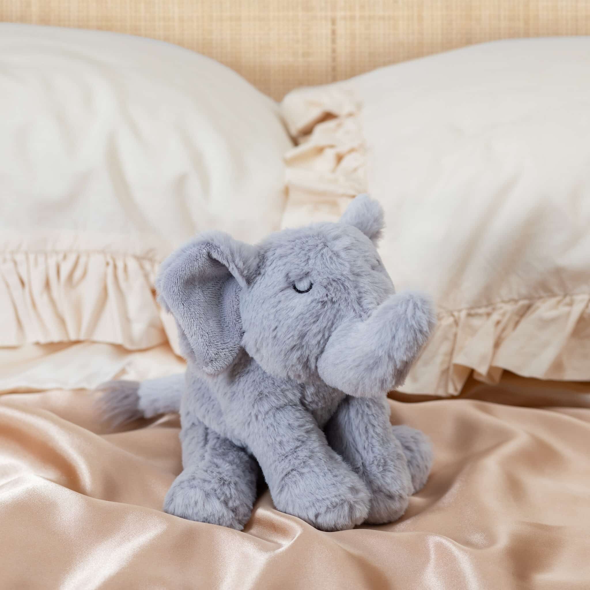 CUD043_Lifestyle_A matti elephant toy