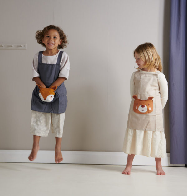 bear apron with children