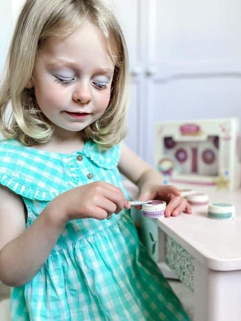 the natural play makeup company