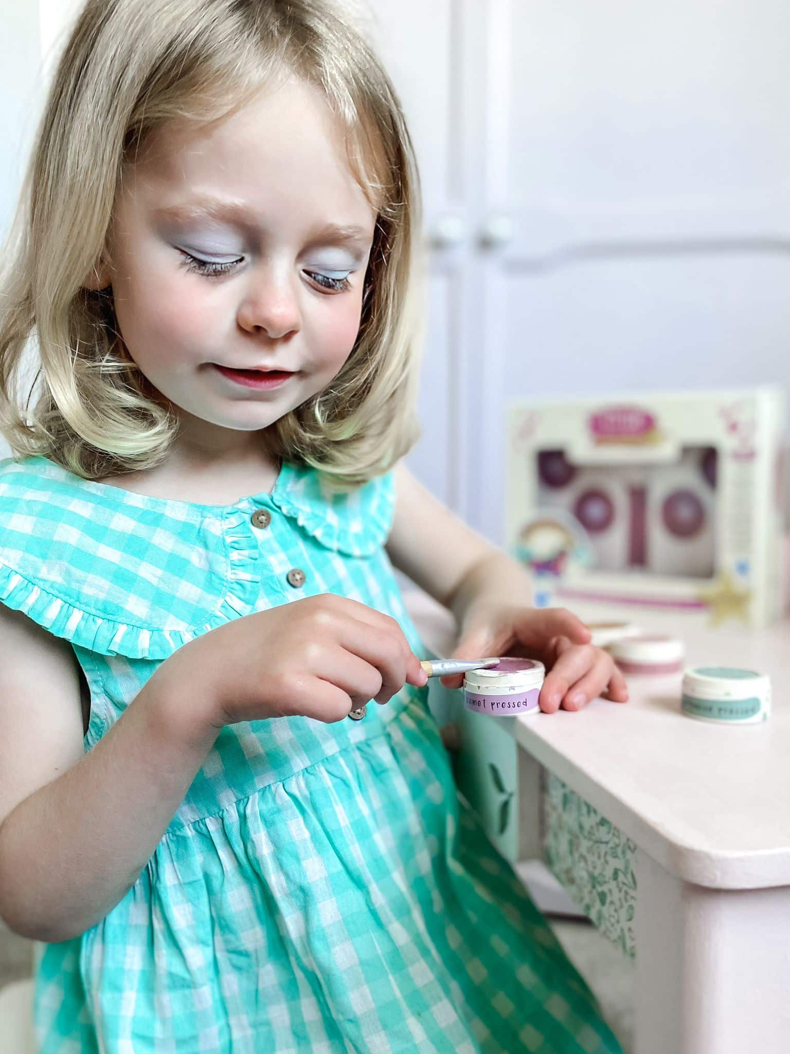 the natural play makeup company